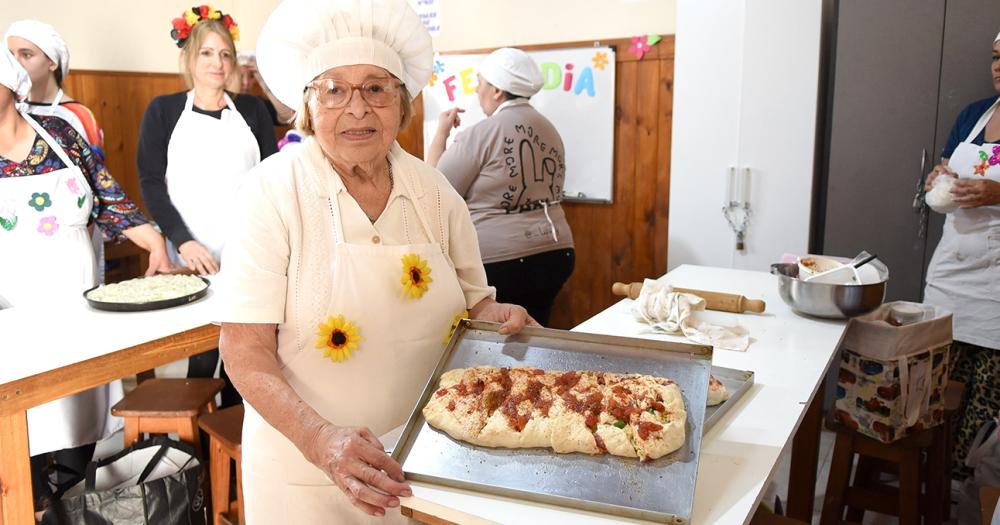 A los 87 antildeos tambieacuten celebra el Diacutea del Estudiante- la historia de Mariacutea Clivia