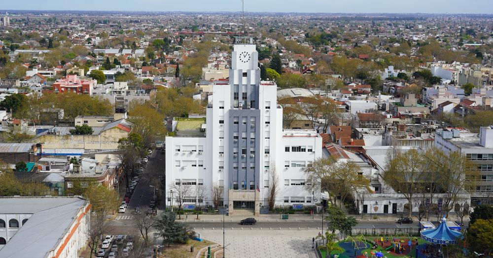 En 1875 Grigera donó un terreno ubicado entre las calles Senz Manuel Castro y Azara