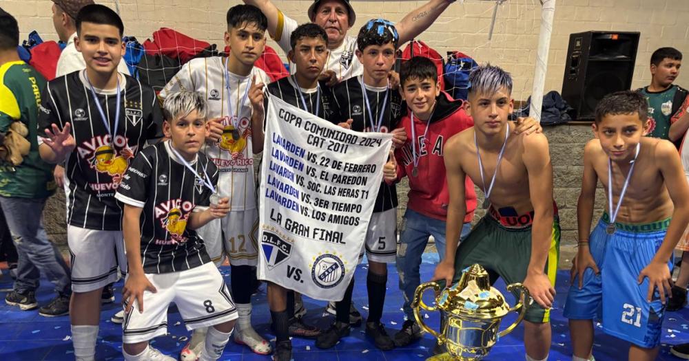 El club Lavardén celebró la obtención de la Copa Comunidad de Lomas