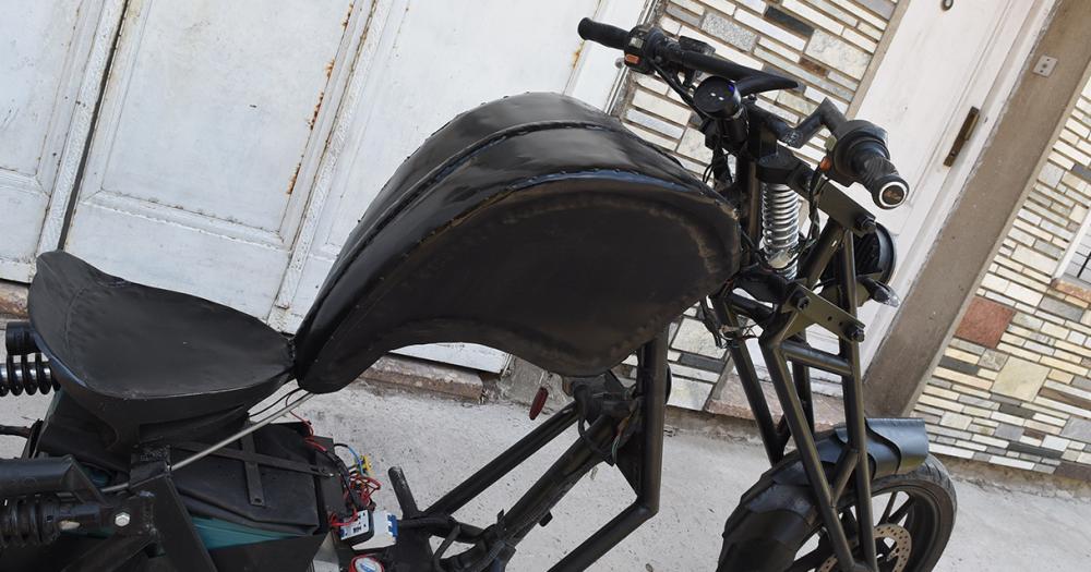 Made in Lomas- un artesano banfilentildeo creoacute una motocicleta eleacutectrica