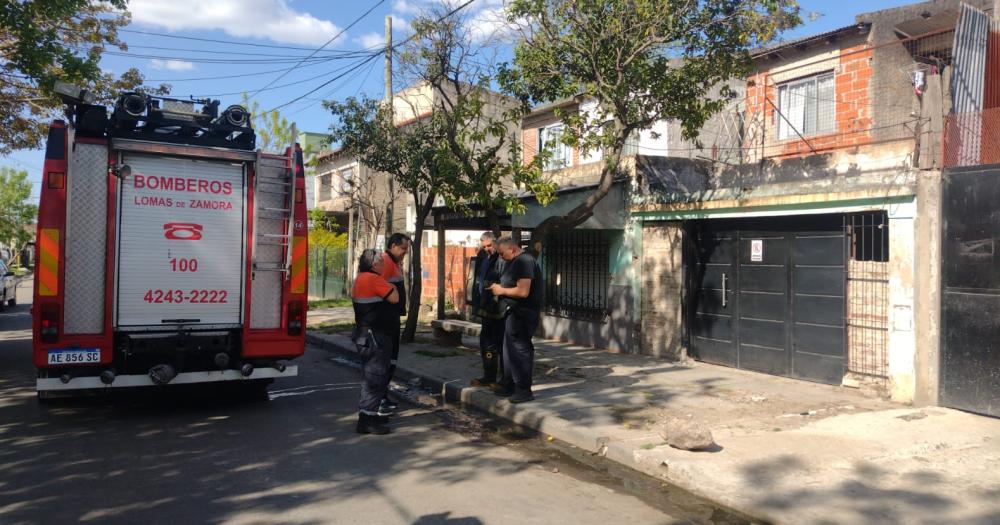 Bomberos de Lomas y Defensa Civil intervinieron en el lugar