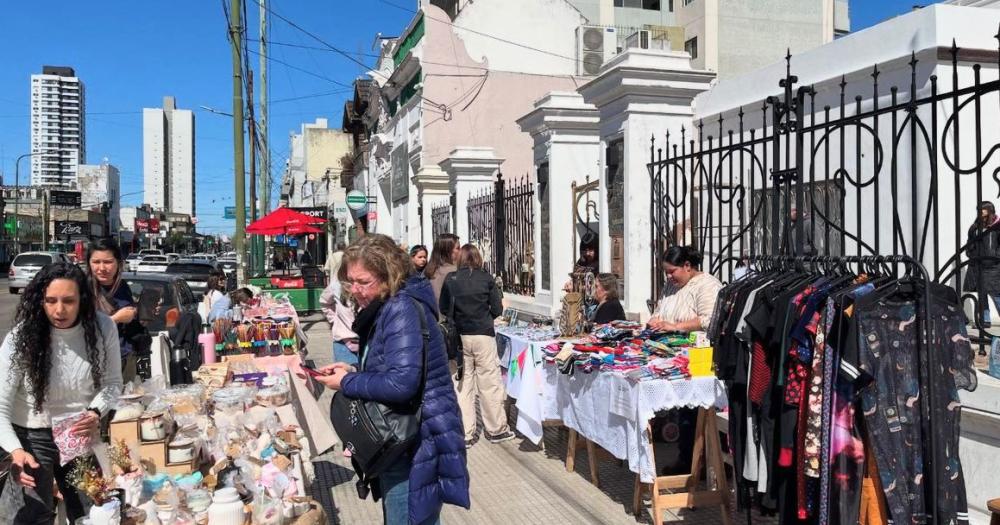 La feria se destaca por contar puestos de distintos rubros