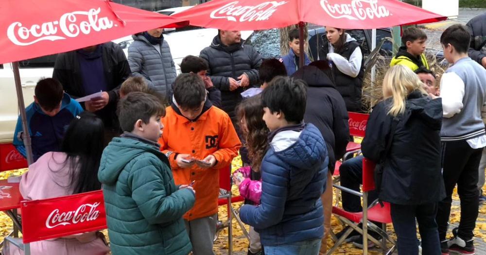 Grandes y chicos comparten el espacio de intercambio entre risas y anécdotas