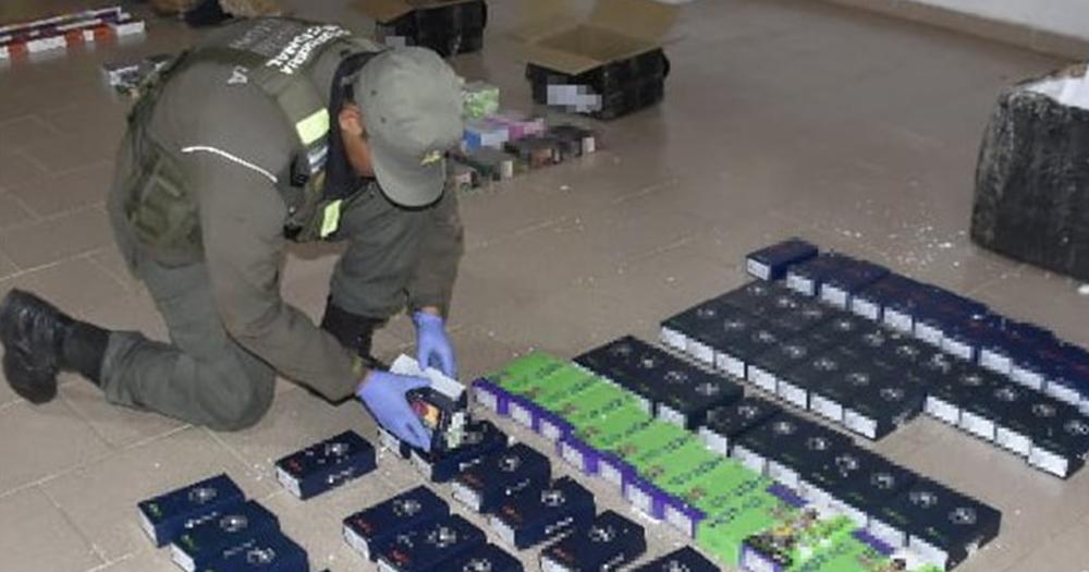 Incautaron 180 celulares de contrabando en un micro que veniacutea a Lomas