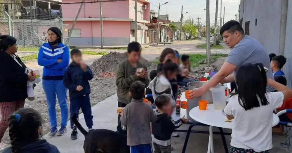 Pequeños Gigantes hace dos meriendas semanales y atiende a cientos de chicos y chicas del barrio