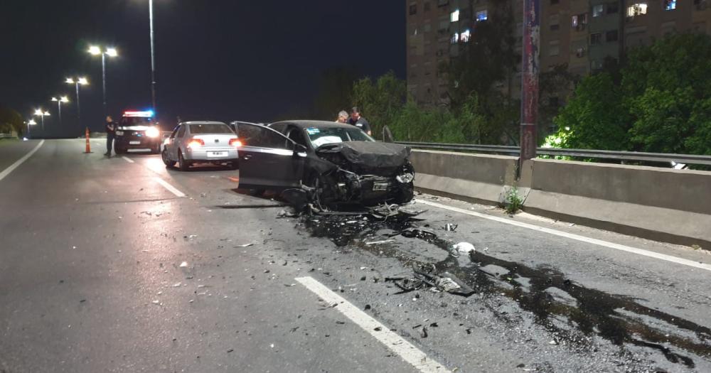 Así quedó uno de los autos tras el impacto