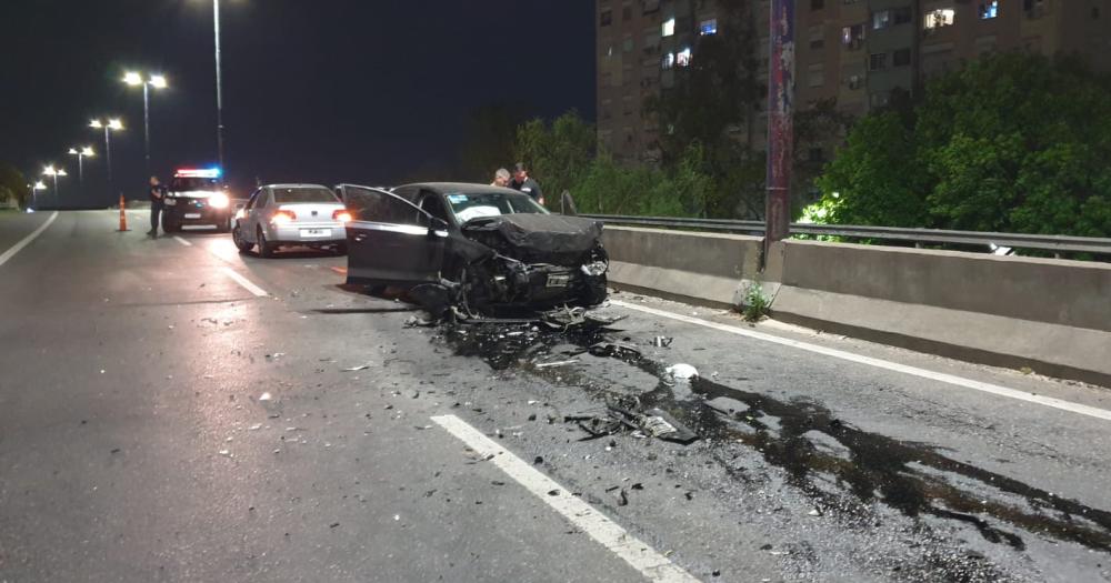 Así quedó uno de los autos tras el impacto