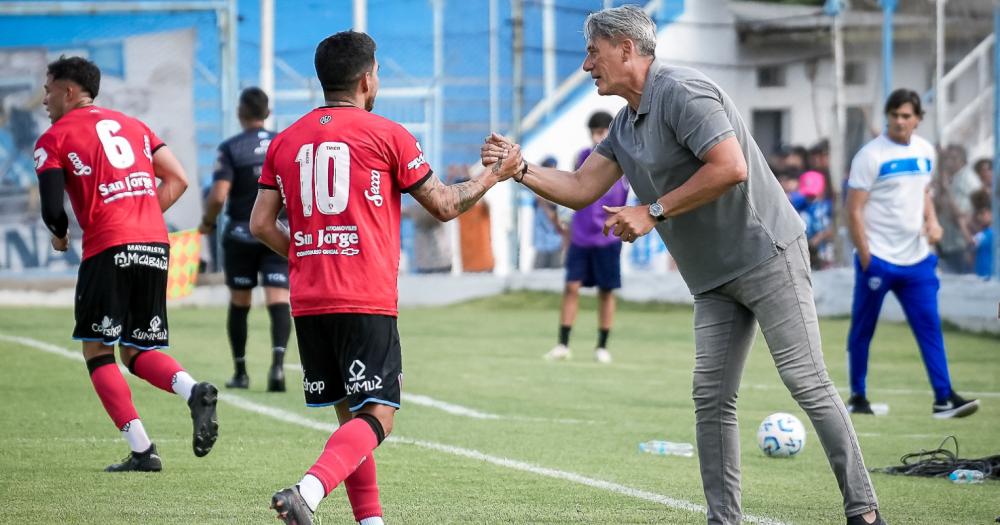 Jorge Vivaldo celebró el esfuerzo de los jugadores