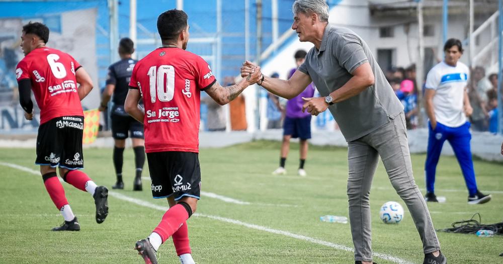 Jorge Vivaldo celebró el esfuerzo de los jugadores