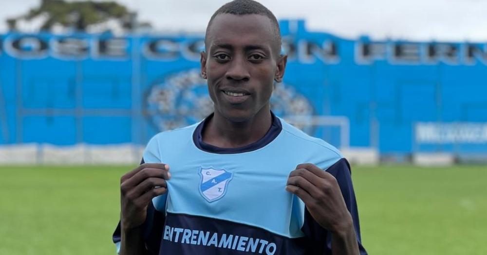 La historia de David Mulenga el africano que quiere triunfar en Temperley