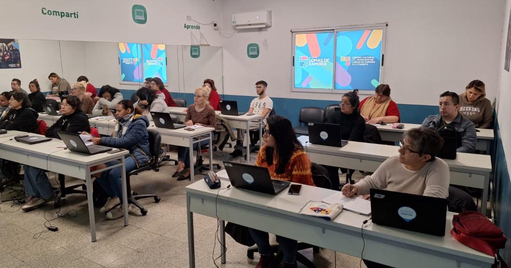 El lugar est equipado con computadoras y todo lo necesario para las clases