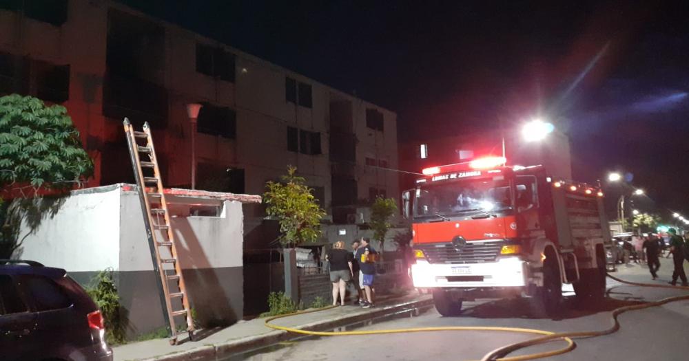 Hubo un arduo trabajo de los Bomberos de Lomas