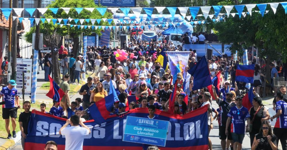 Las instituciones hicieron un desfile lleno de colores y alegrías