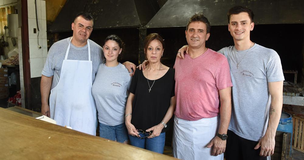 El local es atendido en familia donde cada uno tiene un función de vital importancia