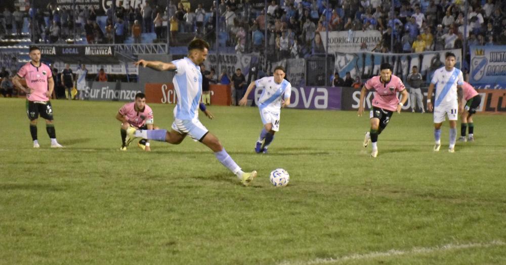 Luis López lamentó su penal errado ante Nueva Chicago