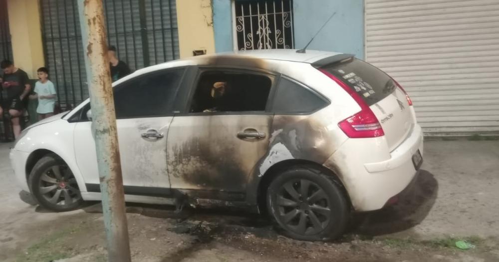 Así quedó el auto tras el incendio