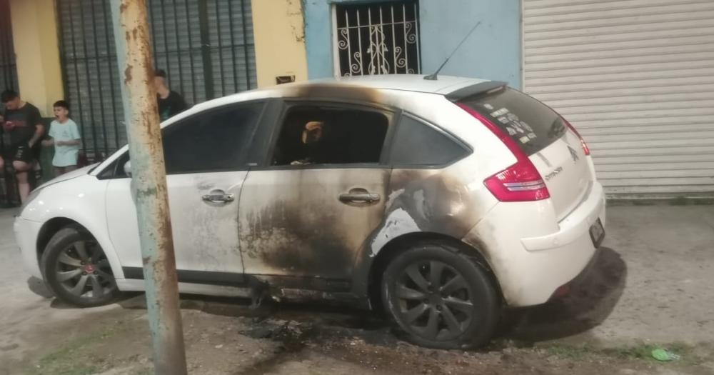 Así quedó el auto tras el incendio