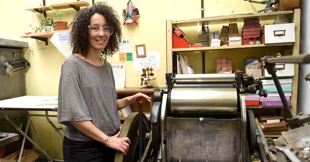 Letra por letra- una lomense quiere resurgir la impresioacuten a tinta y papel