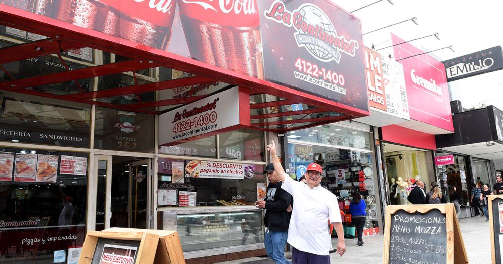 Mario trabaja hace 38 años en la pizzería que est situada en Laprida 267