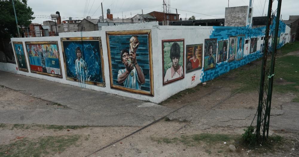 Las calles de Fiorito llenas de murales de Diego