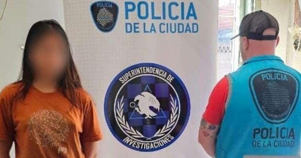 La joven fue detenida en su casa