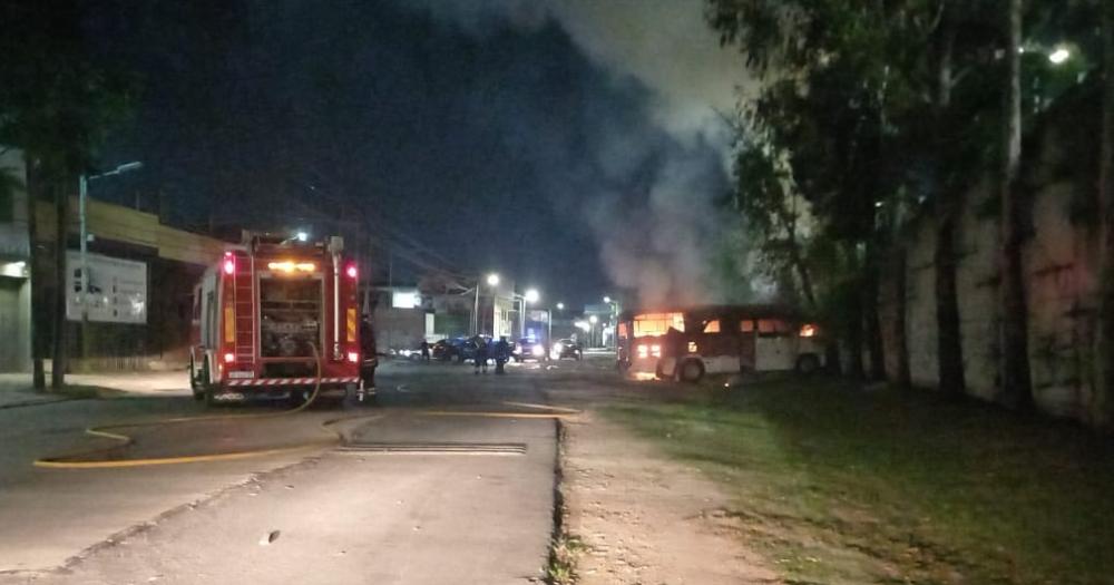 El vehículo estaba en una calle descampada