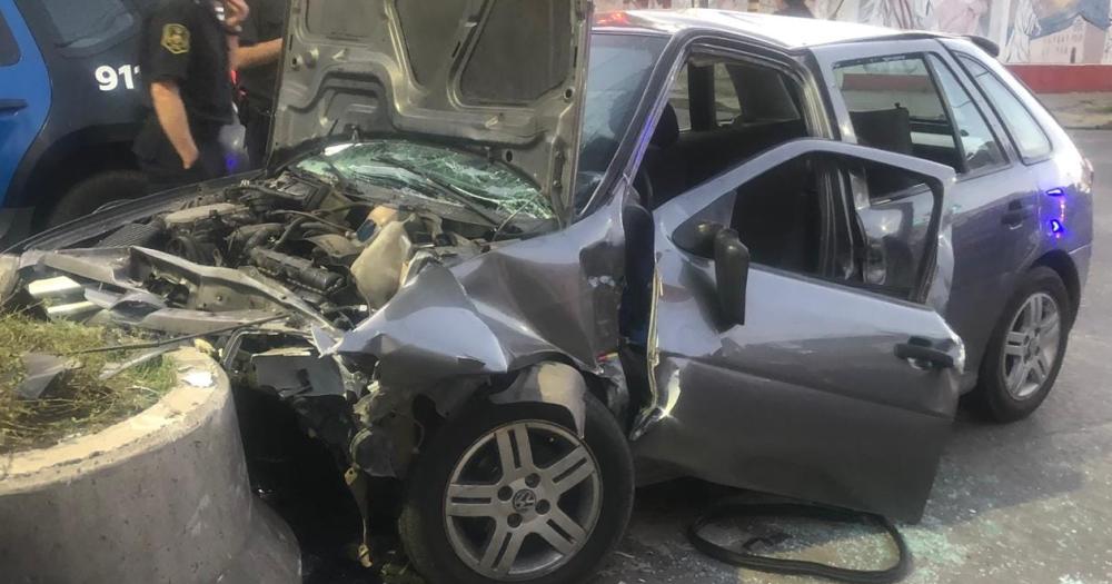 Así quedó el auto tras el fuerte impacto