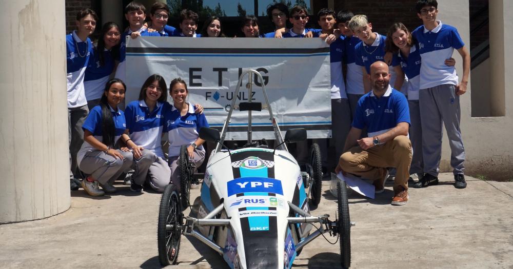 El auto eléctrico del Desafío YPF de la Facultad de Ingeniería de la UNLZ