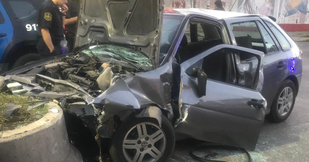 Así quedó el auto tras el fuerte impacto