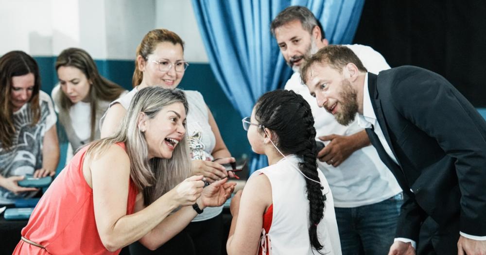 Alumnos recibieron sus anteojos y disfrutaron de una jornada de lectura