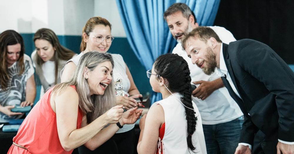 Alumnos recibieron sus anteojos y disfrutaron de una jornada de lectura