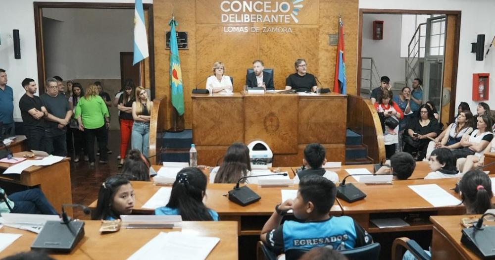 Cada escuela tuvo hasta tres representantes que se sentaron en las bancas