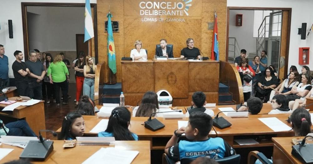 Cada escuela tuvo hasta tres representantes que se sentaron en las bancas