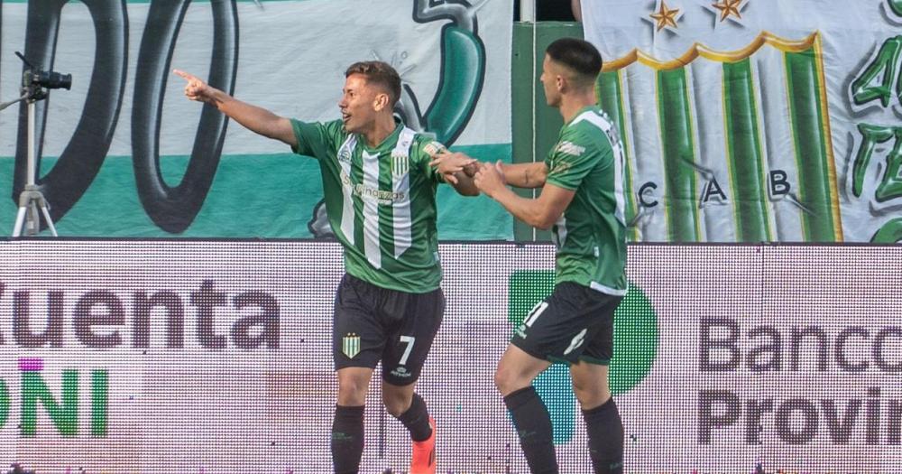 Gerónimo Rivera festeja su gol