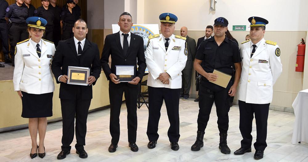 Premiaron la labor y la trayectoria de maacutes de 40 policiacuteas