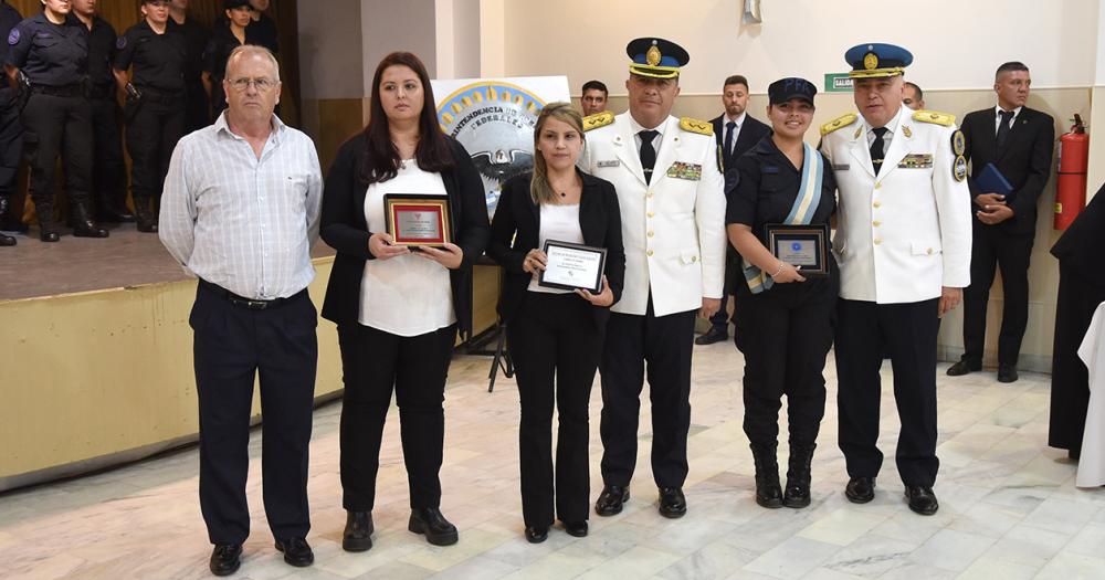 Premiaron la labor y la trayectoria de maacutes de 40 policiacuteas