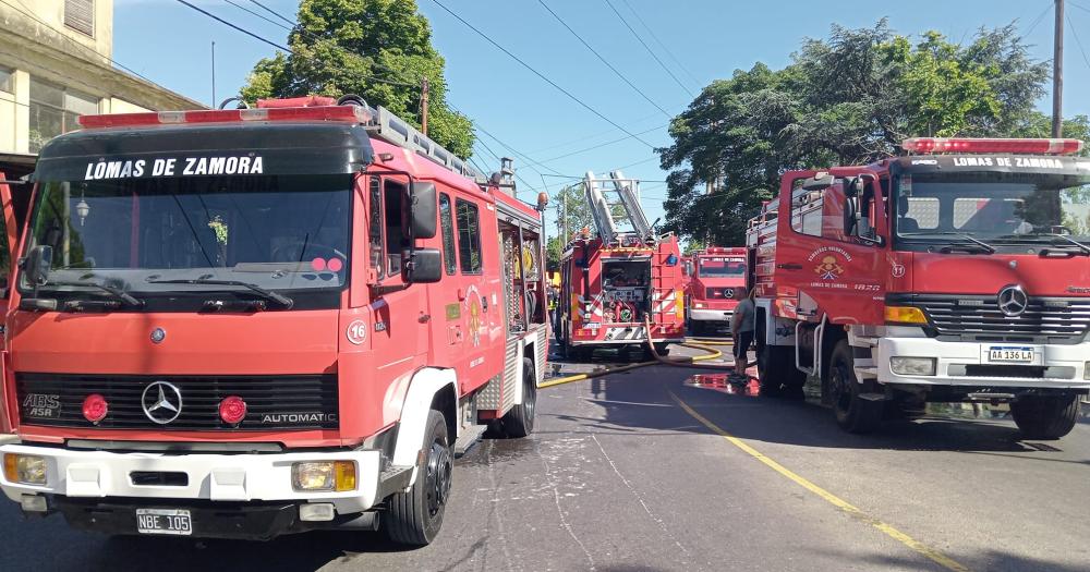 Trabajaron cinco dotaciones de los Bomberos de Lomas