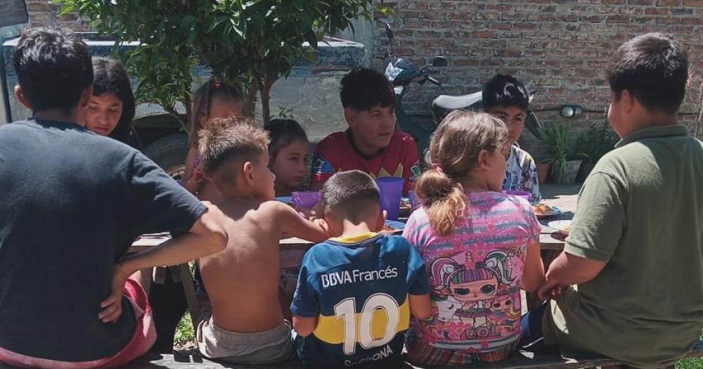 Al espacio social de Longchamps asisten niños adolescentes y adultos