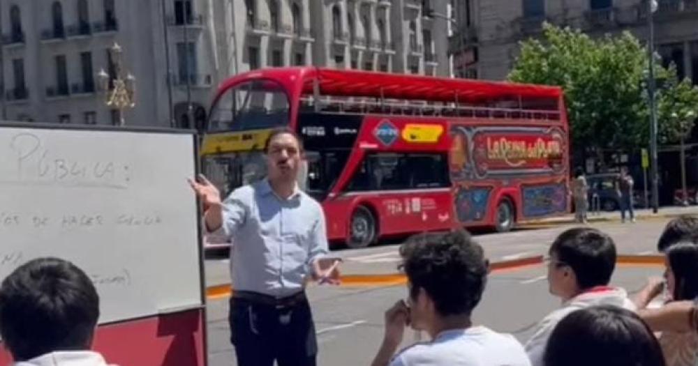 La clase se llevó a cabo frente al Congreso de la Nación