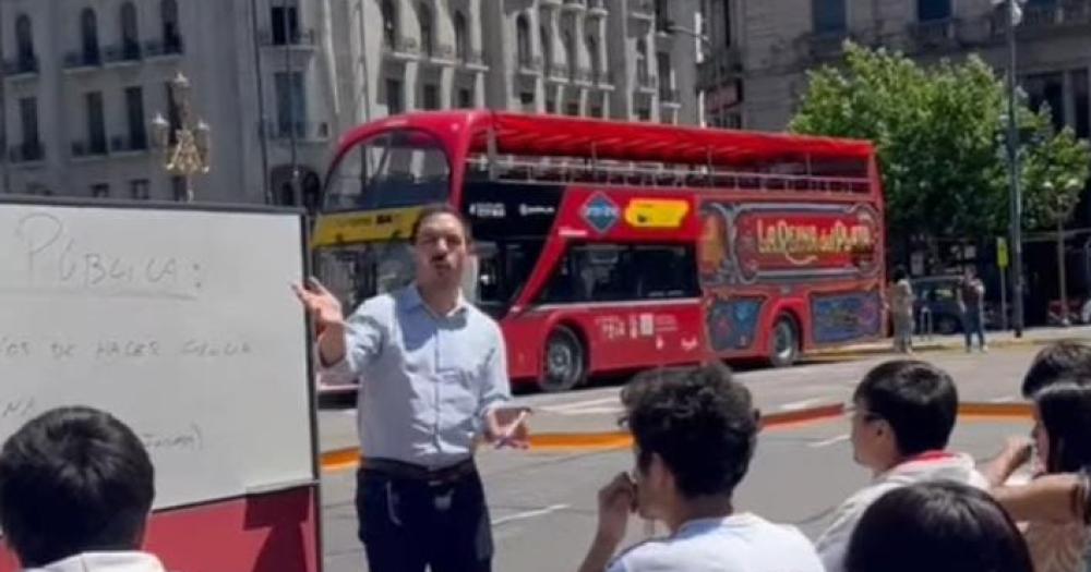 La clase se llevó a cabo frente al Congreso de la Nación