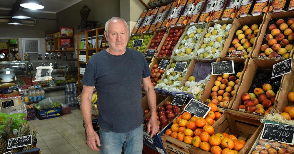 La profesión la aprendí desde chico cuando acompañaba a mi pap a hacer las compras en el mercado dijo