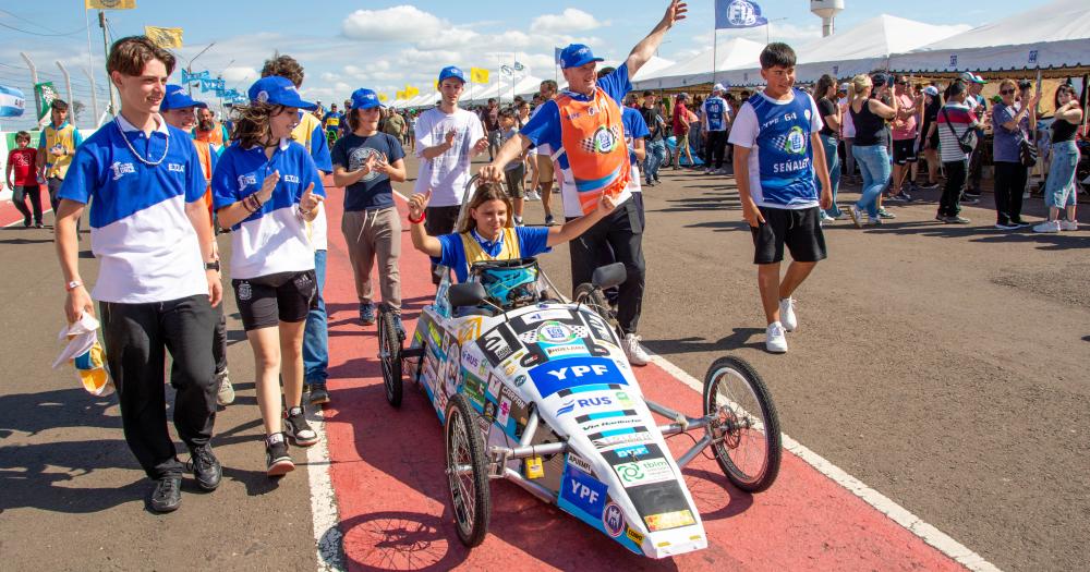 Los alumnos de la ETIG volvieron a participar de la carrera ecológica organizada por YPF