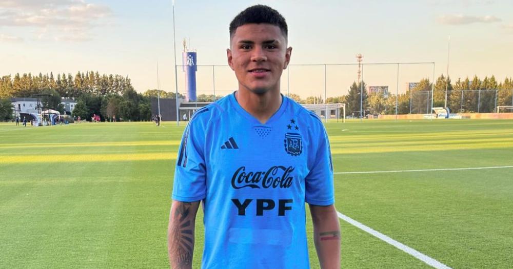 Dylan Aquino anotó el último tanto de la goleada ante Bolivia