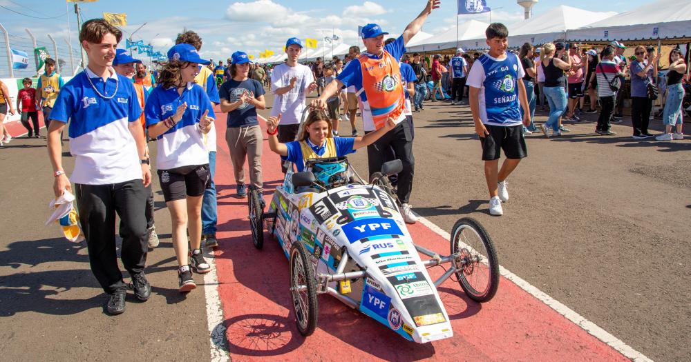 Los alumnos de la ETIG volvieron a participar de la carrera ecológica organizada por YPF