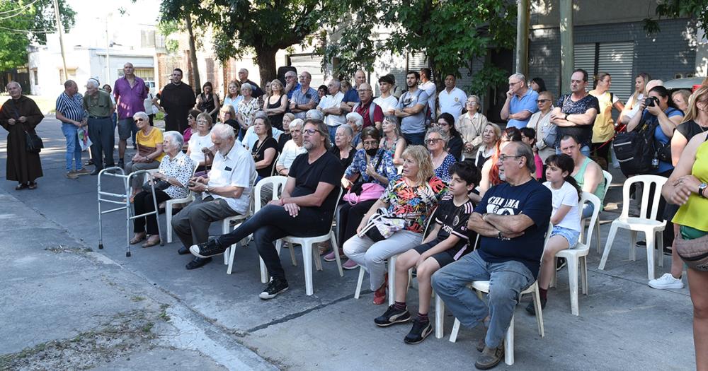 Se inauguroacute el mural que honra a los pioneros de Villa Hipoacutedromo