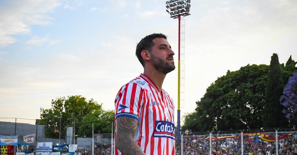 Torres en cancha de Colegiales