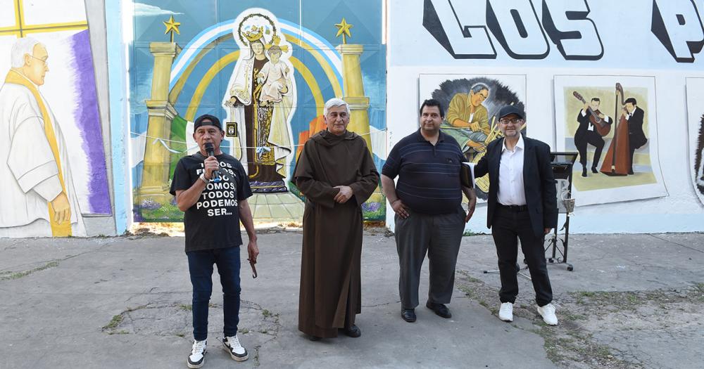 Se inauguroacute el mural que honra a los pioneros de Villa Hipoacutedromo