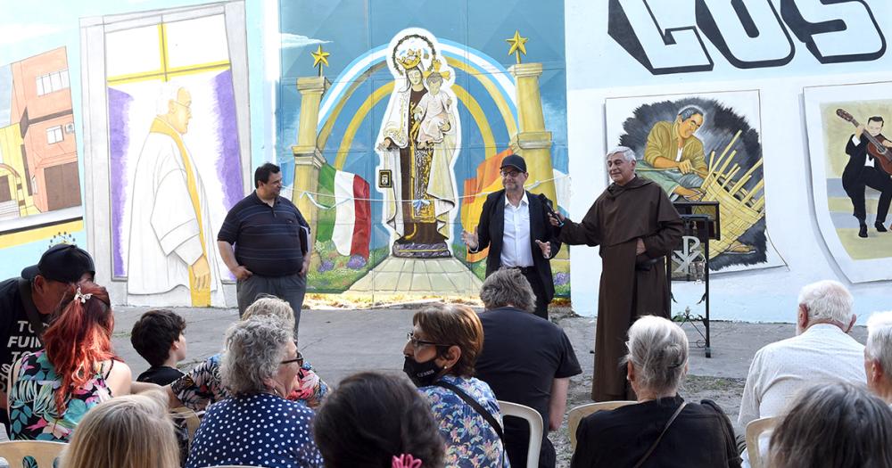 Se inauguroacute el mural que honra a los pioneros de Villa Hipoacutedromo