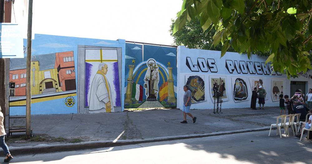 Se inauguroacute el mural que honra a los pioneros de Villa Hipoacutedromo