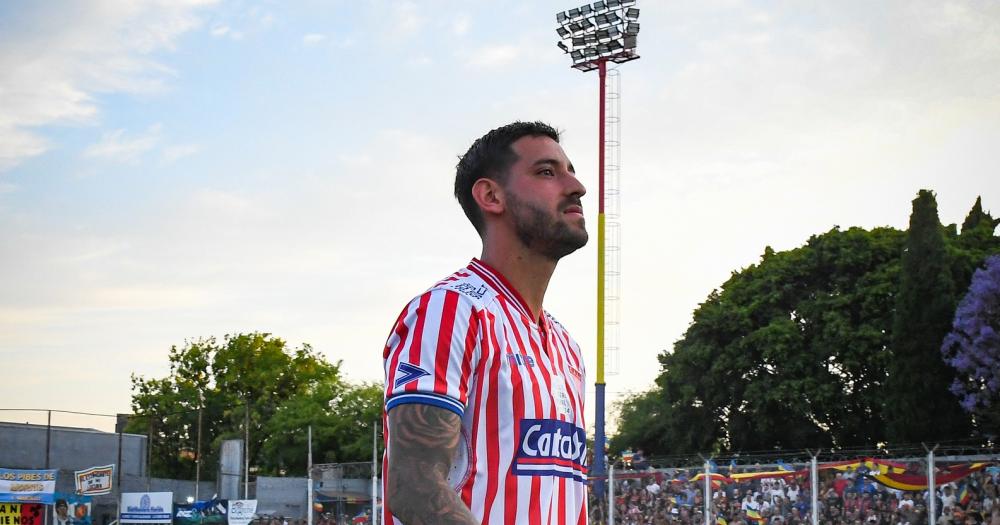 Torres en cancha de Colegiales